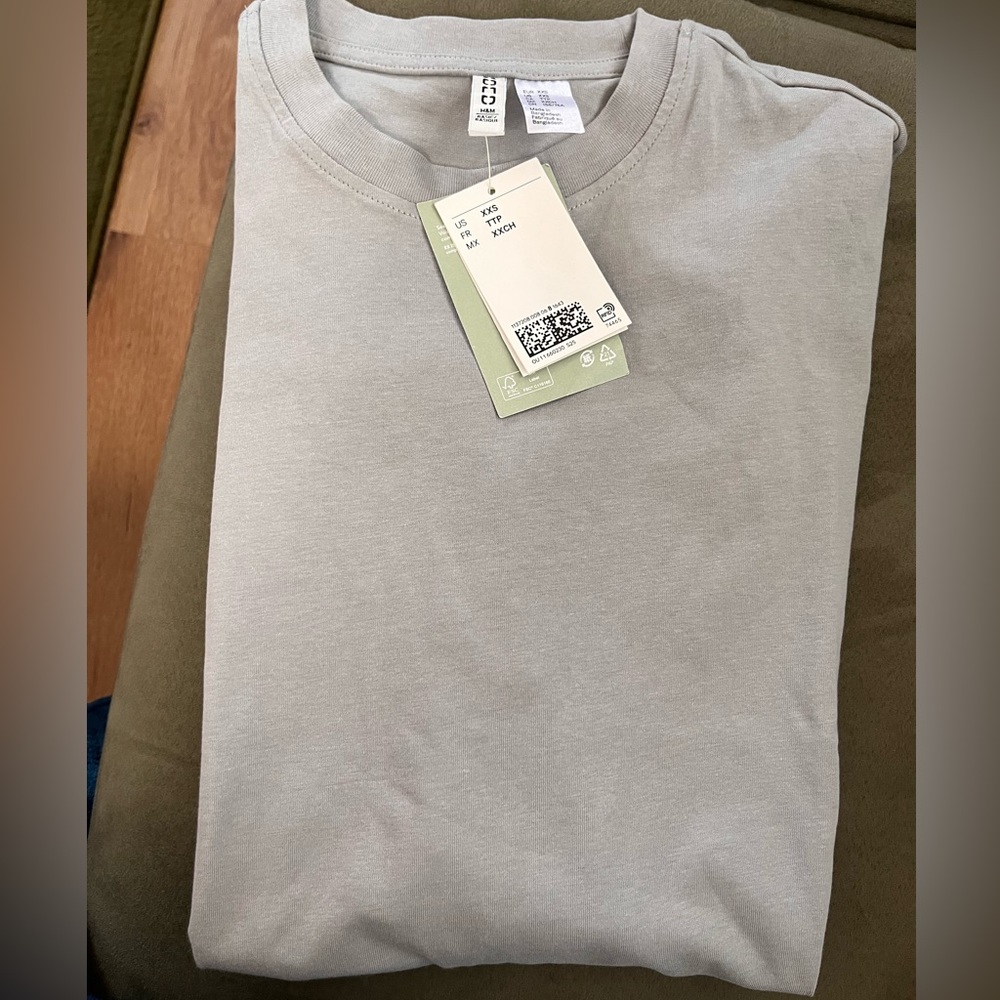 DIVIDED (H&M) gray short sleeve tee, NWT, XXS